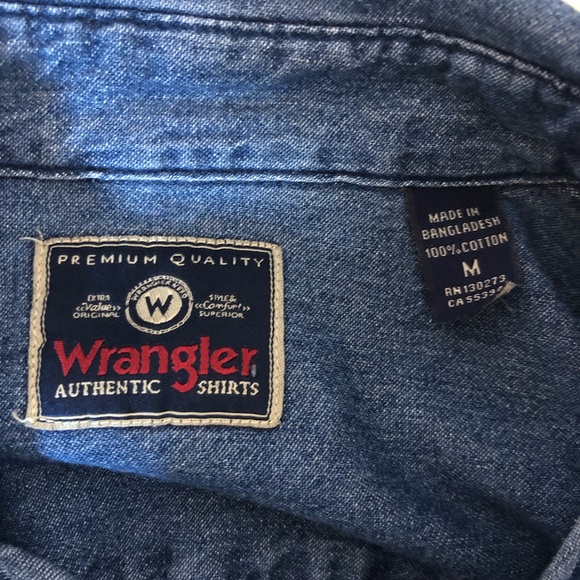 Men’s Wrangler long sleeve denim button down shirt - Picture 4 of 5